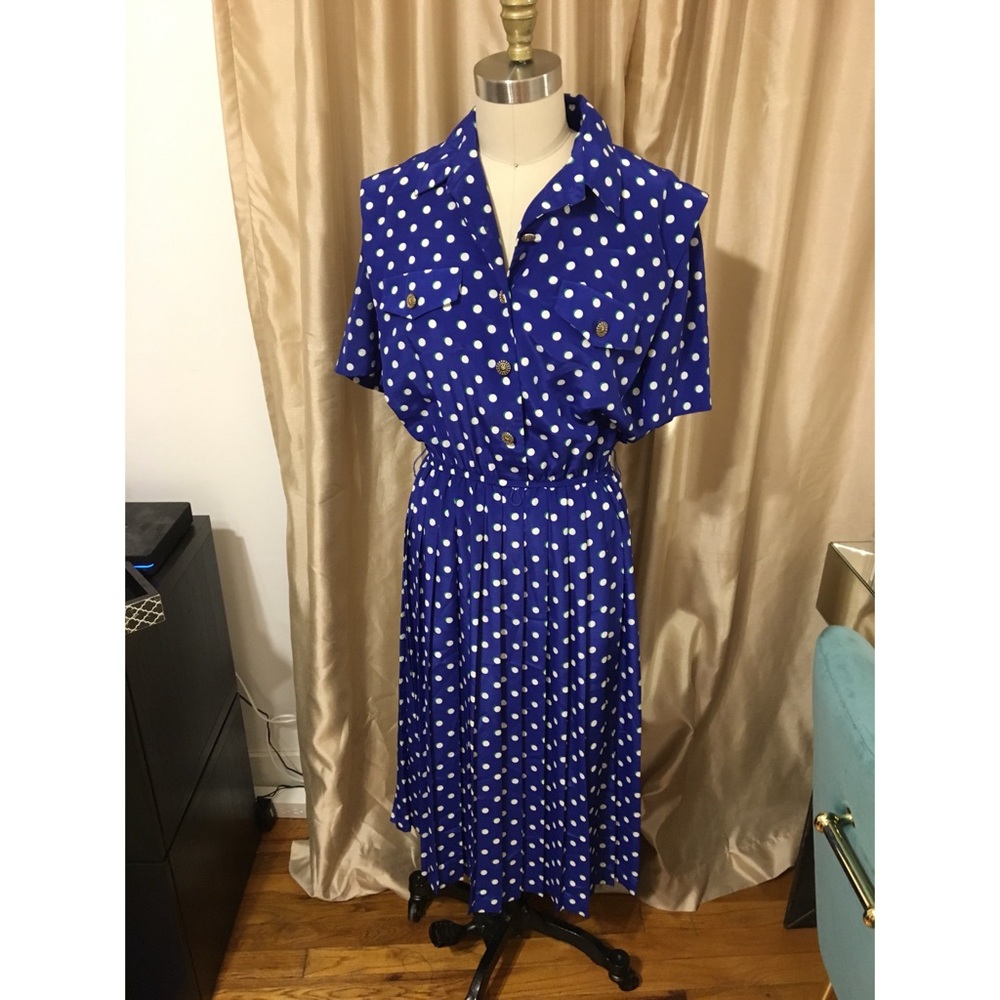 *DONATING TODAY 1/5/19* Vintage dot pleated dress